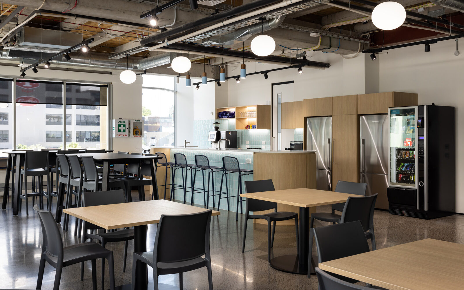 0C6A8032-4 0C6A8032-4